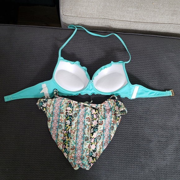 Bikini - Picture 2 of 4